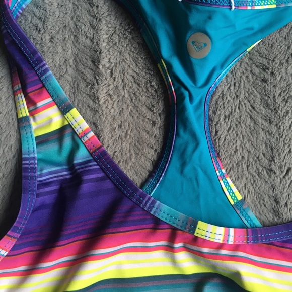 NWT ROXY reversible mix it up sports/swim top. Size M - Picture 2 of 11